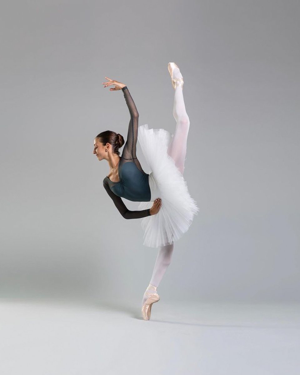 Elevedancewear's tweet photo. Obsessed with @isabella.romann custom Fabiola leotard โจ
๐ธ: @evanysphotography
#custom #leotard #elevedancewear #ballet #fashion #uniquedancewear #balletleotard #customleotard #customdancewear #balletlife #anythingdance https://t.co/DDETX0O2TL