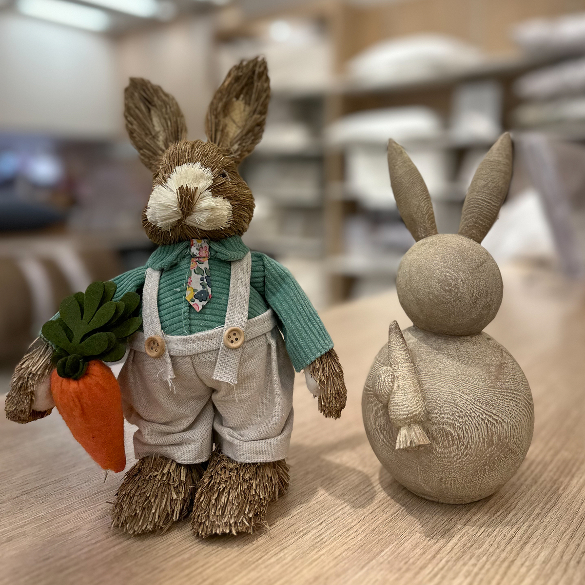 BHShopping's tweet photo. A Páscoa é um momento de união familiar e merece uma decoração especial. Nas lojas aqui do BH Shopping, você encontra opções incríveis para deixar esse dia ainda mais encantador.

1 e 2 - @lavillecasa
3 e 4 -@camicado

#BHShopping #Páscoa #Decoração #Laville #Camicado https://t.co/yaVgICwSKf