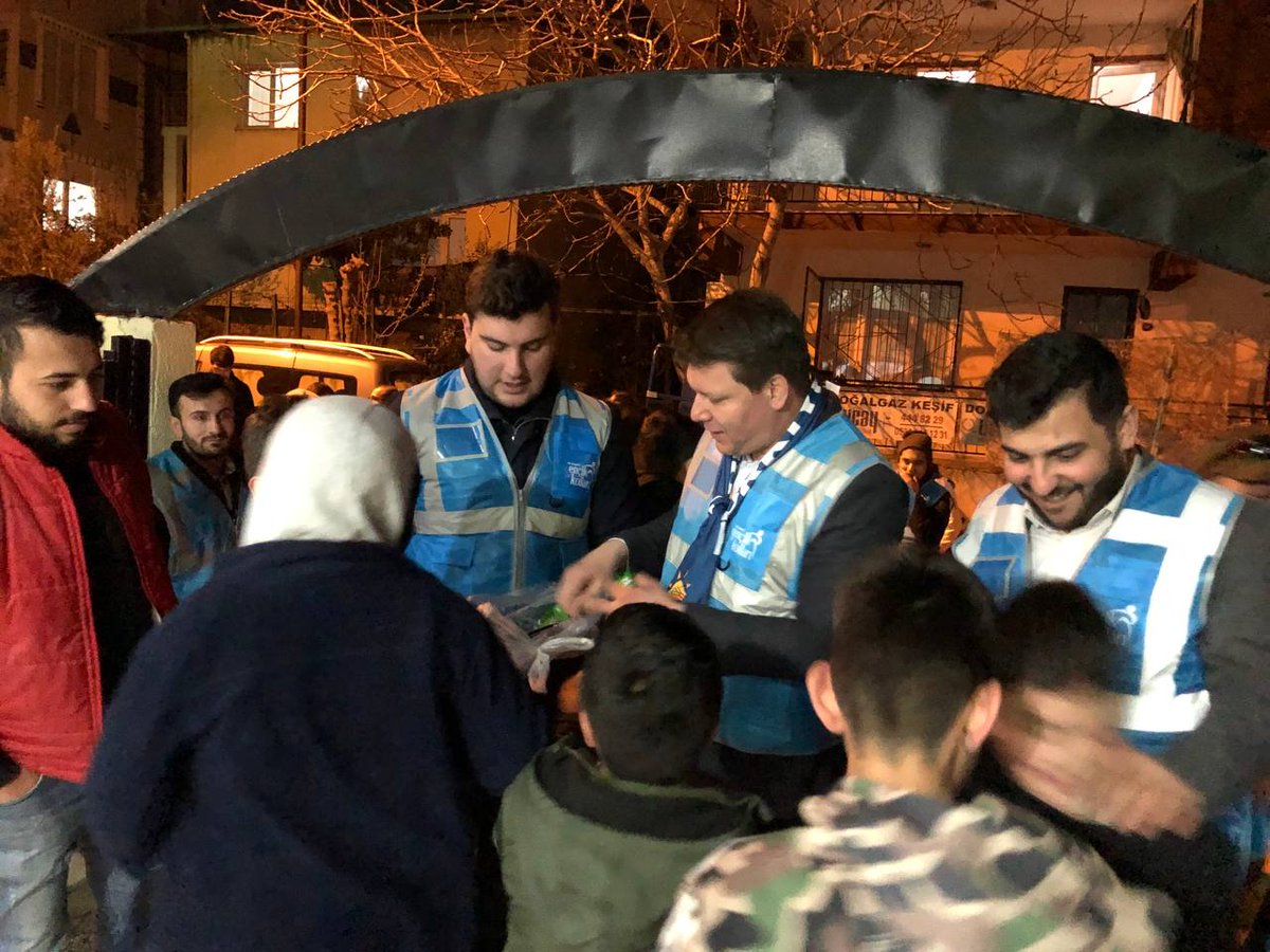 Ege Bölge Koordinatörümüz, Ramazan'ın bereketine bugün,📍İzmir'de yakalandı 🎉🤗

🟠 <a href="/izmiruniak/">ÜniAK İzmir</a> Yürütme Toplantısı

🟢İftara 5 Kala

🔵Teşkilatımızla birlikte iftar

🔴Teravih sonrası çikolata ve lokum dağıtımı 

<a href="/eyupkadirinan/">Eyyüp Kadir İnan</a> 
<a href="/mucahidsuleyman/">Mücahid Süleyman Daldallı</a>