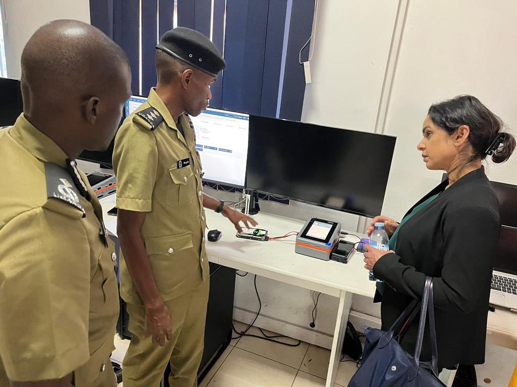 GlobalSpotlight's tweet photo. “I’m amazed by our incredible results in Uganda,” said @nahlav.

In addition to substantive meetings with stakeholders this week, her team visited the Spotlight Initiative-funded @PoliceUg crimes lab — a game-changing facility for prosecuting #GBV crimes using #DNA and forensics. https://t.co/mTQ44PG7Ho