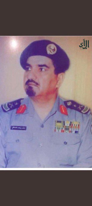 shahidq8_1990's tweet photo. إنتقل إلى رحمة الله تعالى اليوم الفريق معجب بن محمد القحطاني بعد معاناة مع المرض يذكر ان للراحل دور كبير ومشرف أثناء تحرير الكويت عام ١٩٩١ كان من أوائل الناس الذين استقبلوا الكويتين وبعد التحرير تم تكريمه ومنحة نوط الشجاعة وهنا إحدى مواقفة الانسانية الى جنات الخلد ونعيمها https://t.co/Mjcb8AHzBG
