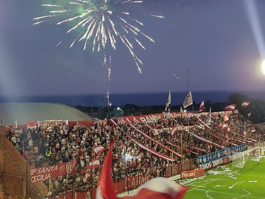 DosDePunta_Mza's tweet photo. ¡AIREEEEEEEEEE!
Comenzamos un nuevo programa de #DosDePunta con toda la info del fútbol mendocino
Hoy sorteamos entradas para los partidos de #HuracánLH vs. #FerroLP y #ACSanMartín vs. #EstudiantesSL. Enviá un Whatsapp al 2615578184 con tus datos
Te esperamos en FM 90.1 😊 https://t.co/E02zAqyTOR