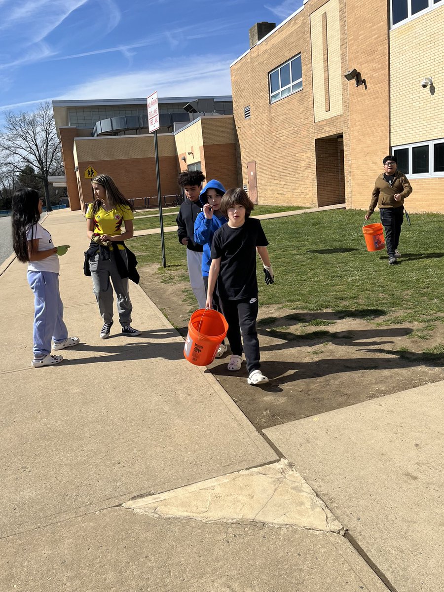 MHKProjectGreen's tweet photo. School grounds are now cleared of accumulated trash and we are all (students and spouting seedlings!) celebrating this sunny day! Our collection of refrigerated seeds are finally done with “fake winter” away from birds &amp; finally sown.  Germinate fast, little friends! @EWRSDK12 https://t.co/HwecNNCK6K