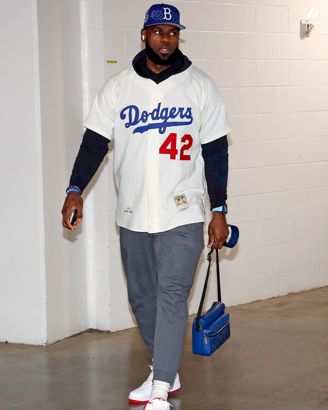 Los Angeles Lakers on X: Best of luck this season ⚾️ @Dodgers