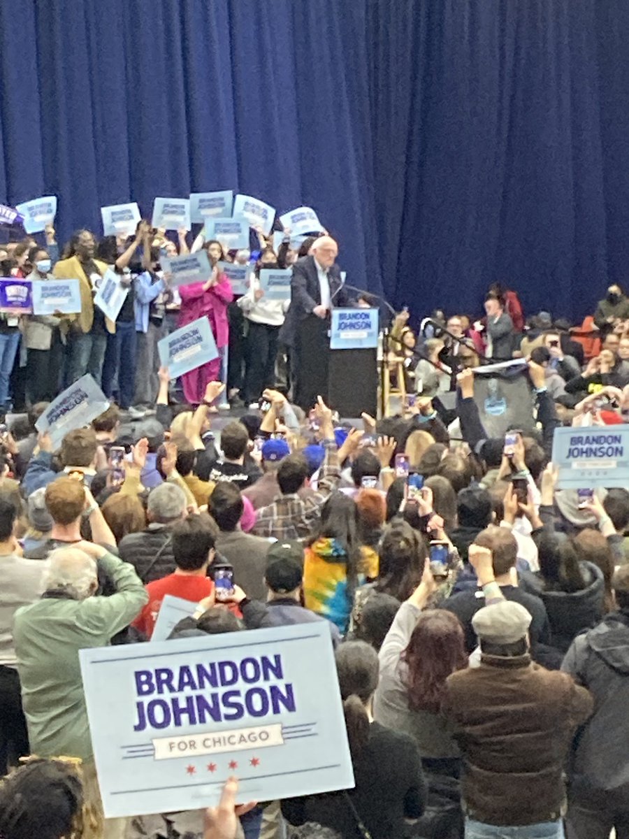 oliviatheehye's tweet image. BERNIE LOOKS SO GOOD #YASSSSSS