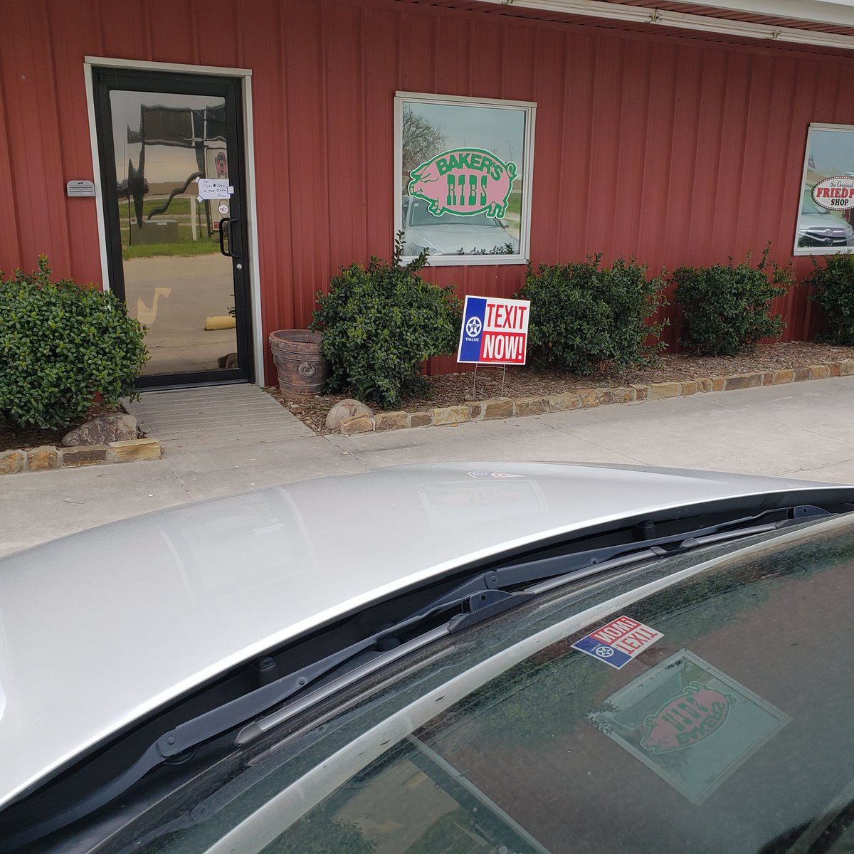 maidsnearme's tweet photo. Saw a ray of hope for Texas today. https://t.co/3T3KRsHUCF