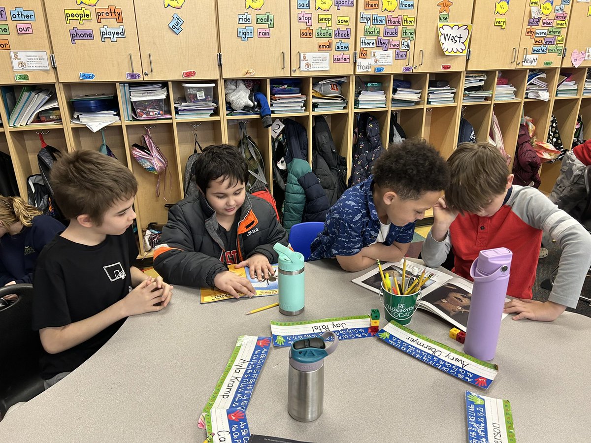 OtsegoGrade2's tweet photo. Reading with 4th grade buddies for Right to Read Week! #OtsegoKnights #feehansclass https://t.co/WK3uG03d3O