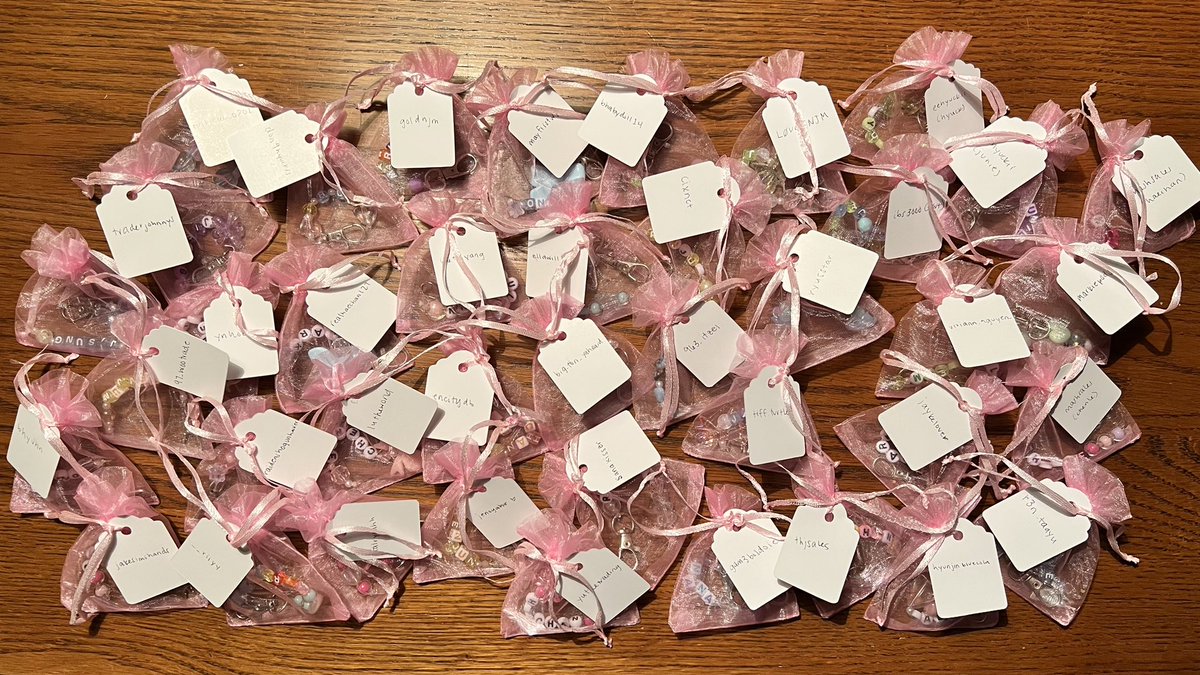 freebies are officially ready 🫡🙈⭐️🥰