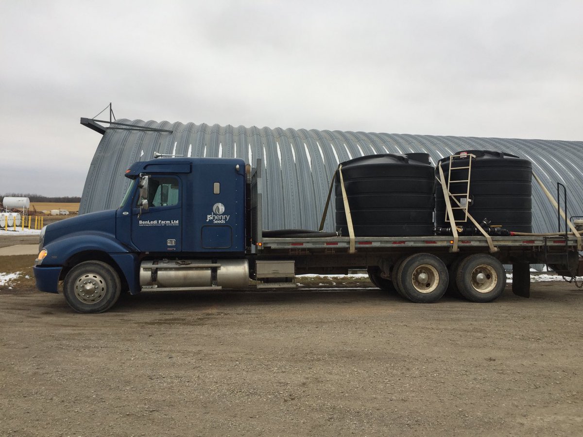 Lean1Mclean's tweet photo. 2004 Freightliner Cascadia deck truck for sale. 360,000kms on rebuilt Mercedes/Detroit engine. 475hp. New safety. Pintle hitch for pulling heavy trailer. Please retweet. DM for details https://t.co/cwkCPwRmp6