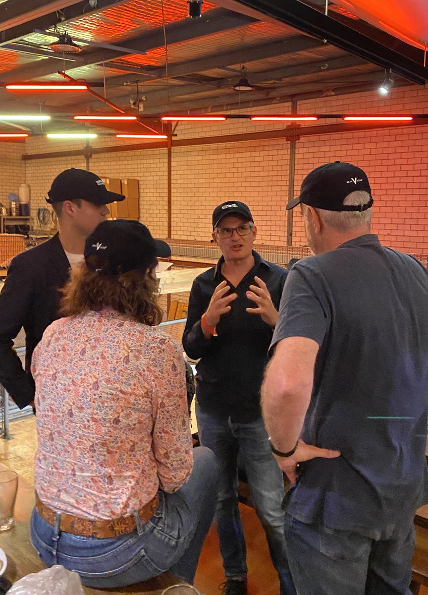 MajorDuffles's tweet image. Kicking off this round of Real Vision meet ups in Sydney. A fun night with an incredible community, who are able to connect IRL at such an important moment in time! Thank you 🙏@RealVision @TheRVCollective @RealVisionBot @elaineyyly @RaoulGMI #rvmeetups