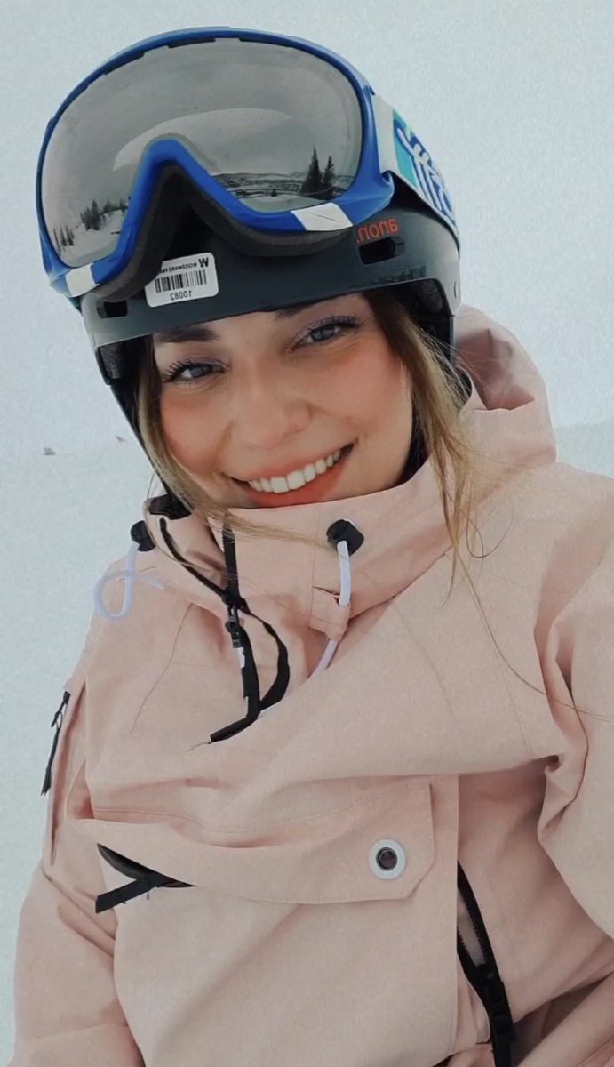 Skiing ⛷️ 🏔️ at Park City Utah.
So happy to been here 🤍
#BackToUtah