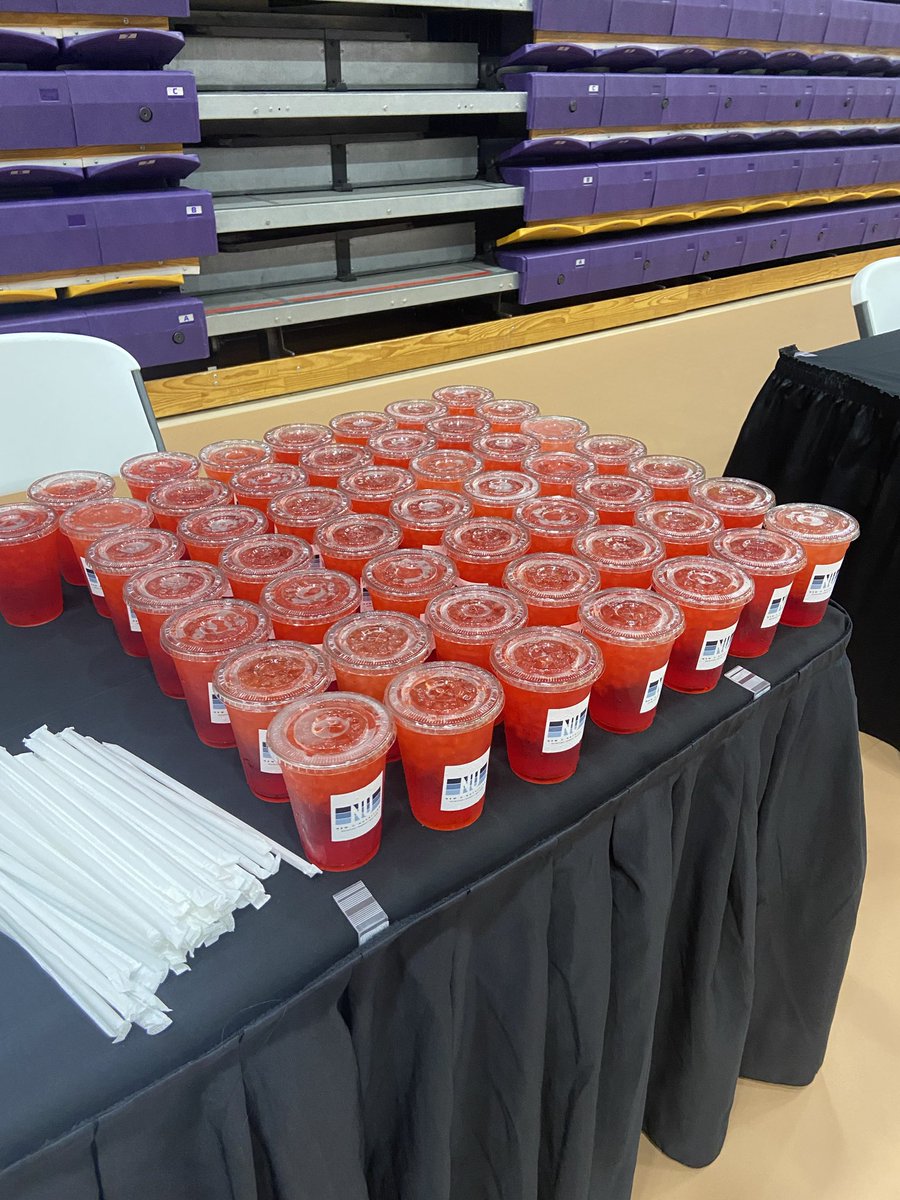 Shoutout to Evolve Nutrition for doing a tea drop to our SAAC table!! Come grab a tea and learn about SAAC at the Women in Leadership event starting at 4:30pm!