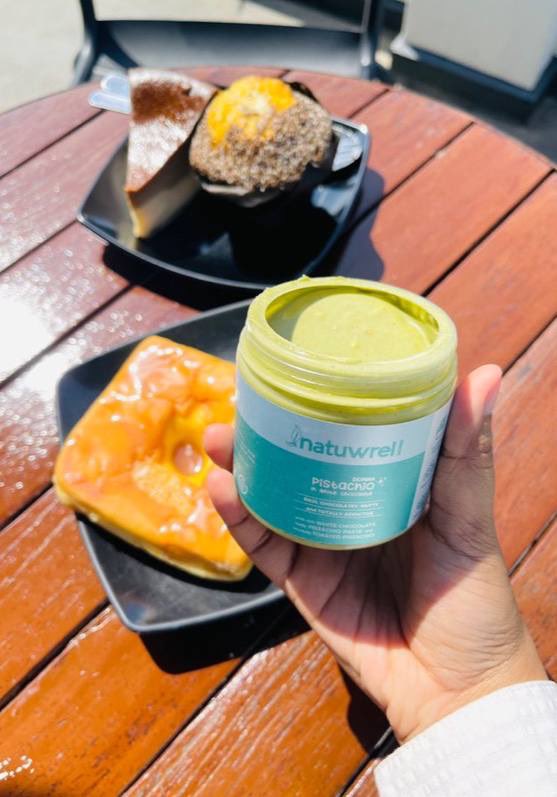 Pistachio sauce ni lagi rasa pistachio dari llao llao. Beli 2 botol, sehari bukak dah habis satu botol sebab sedap 😭