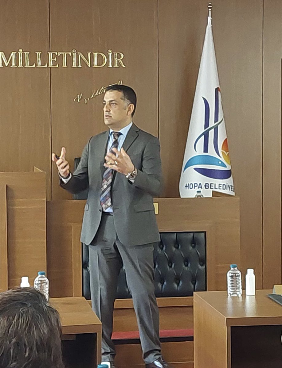 Çizilmiş fakat araziye uygulanmamış imar planları, sadece büyük bir KAOS oluşturur. Vatandaşı da, kamuyu da, vicdanları da rahatsız eder. Hatırlatayım, son bir yıl.. Belediyelerimiz, bu tazminatların altından kalkamaz. Başlangıç yapan Hopa belediyesine alkış.. @HopaBelediyesi