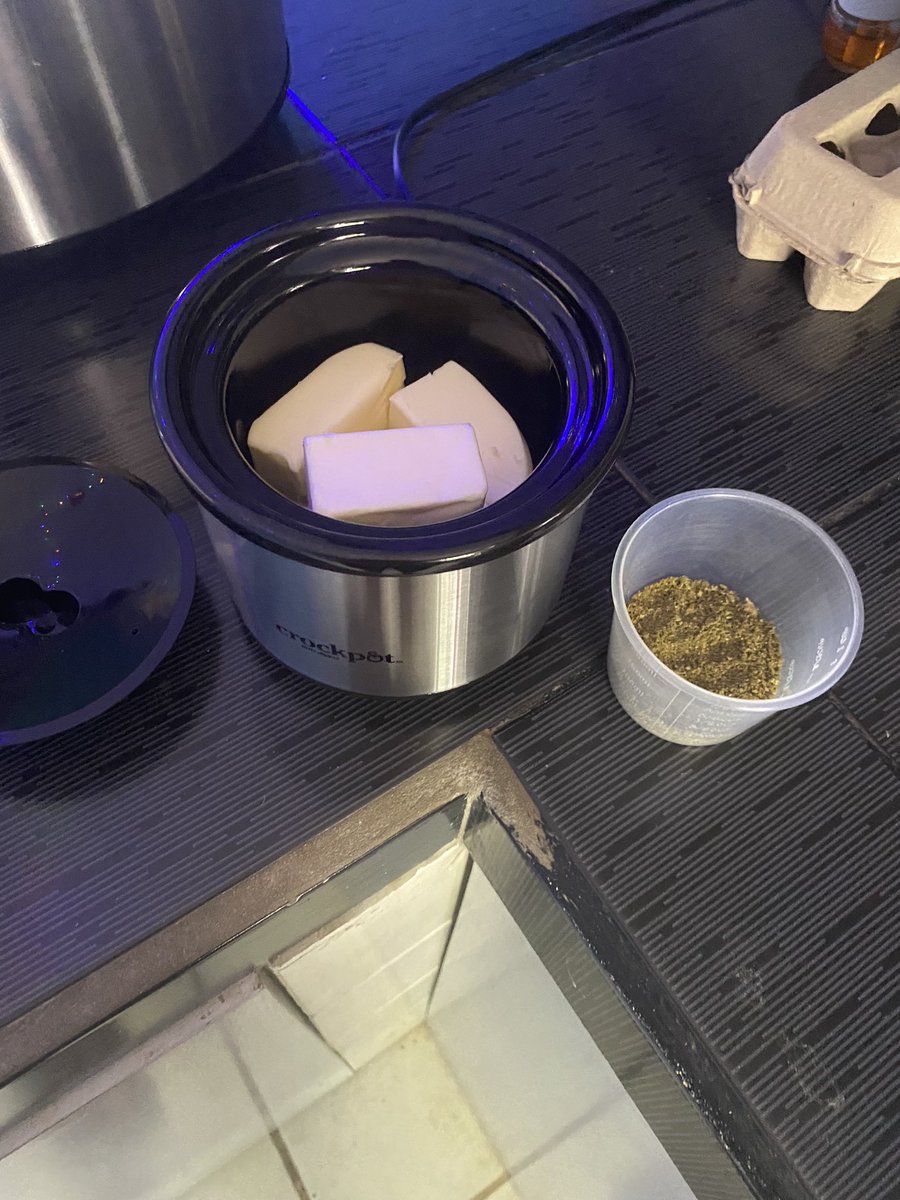 SoundwavePromo1's tweet image. I’m made a batch of #cannabutter with my handy dandy mini crockpot. I got a 1/4 cup of ground up #MasterKush in there. Then my wife made some peanut butter cookies!