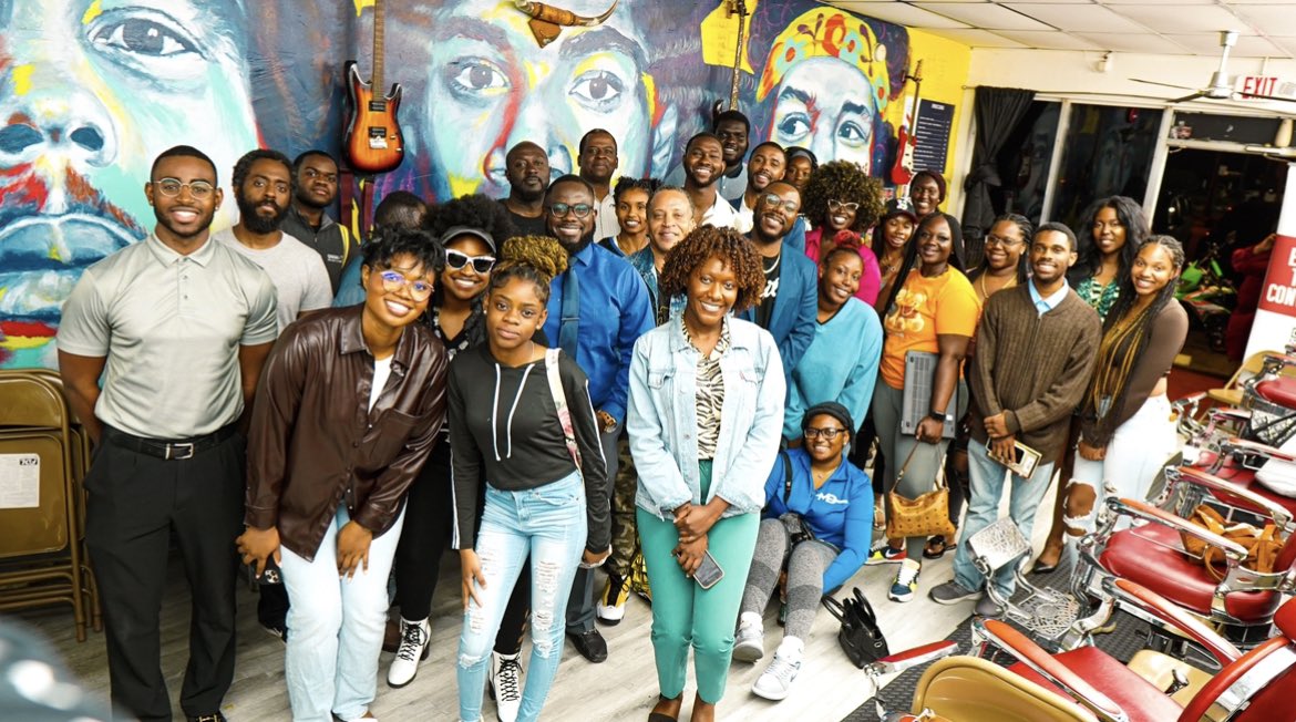 jeffnoelspeaks's tweet image. ✨🫱🏾‍🫲🏽 Meaningful work in progress! 

Our mission: to improve communities one conversation at a time 🗣️🌍. 

Today's much-needed dialogue on mentorship 🎓 &amp;amp; menteeship 🌱 took place in the heart of the community - the barbershop! 💈

Gratitude 🙌🏾 to BarberShop Speaks' partner…