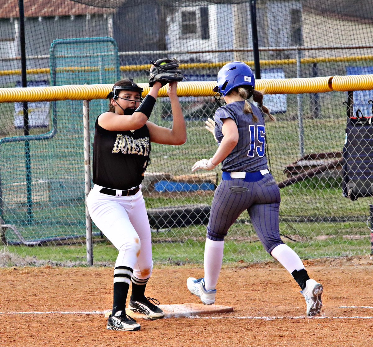 D’Courtland Christian (DC) (@dcrealspill) on Twitter photo The Doniphan Donettes win big on the road over Twin Rivers 17-5.🥎🥎🥎
<a href="/donr1athletics/">Doniphan R-1 Athletics</a> <a href="/DARsports1/">DAR (Sports)</a> The Doniphan Donettes win big on the road over Twin Rivers 17-5.🥎🥎🥎
<a href="/donr1athletics/">Doniphan R-1 Athletics</a> <a href="/DARsports1/">DAR (Sports)</a>