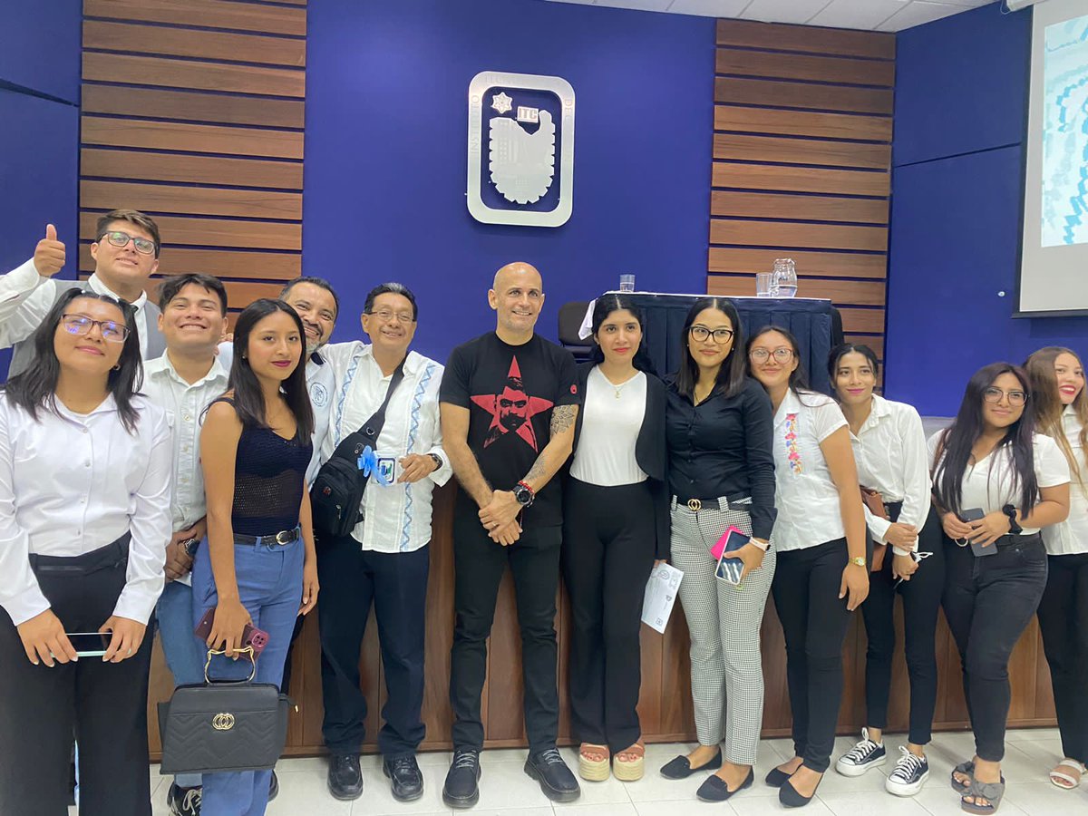 Así finalizamos la conferencia con nuestro invitado especial y diputado <a href="/Hugo_Alday/">Hugo Alday Nieto</a>. 
#propiedadintelectual
<a href="/Fridasofia_27/">Frida Sofía</a> <a href="/maryB_martinez/">Marycarmen Martínez 🌼</a> <a href="/omaralpuche/">omar alpuche leal</a>