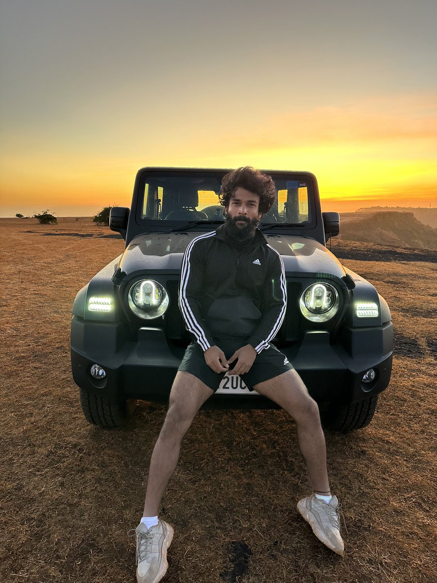 vishhal_n's tweet photo. “Two things define you: 1. Your patience when you have nothing. 2. Your attitude when you have everything.”  
Good morning ❤️🦋😍

Pc- @hardeek_joshi ❤️

#sun #sunrise #thar #morning #positivity #peace #fitness #calm #love https://t.co/gzWRhqkZHQ