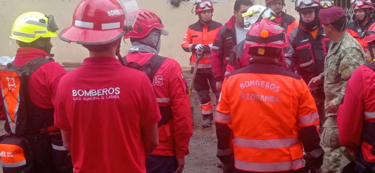 RodrigoMenaR's tweet photo. Equipo de bomberos rescatistas ⛑️ de El Carmen en Alausí, héroes verdaderos luchando por hermanos que lo perdieron todo.
Ellos están altamente capacitados para este tipo de trabajos, fueron capacitados por la Fundación Gear de los Estados Unidos. https://t.co/6fzTqPp6D4