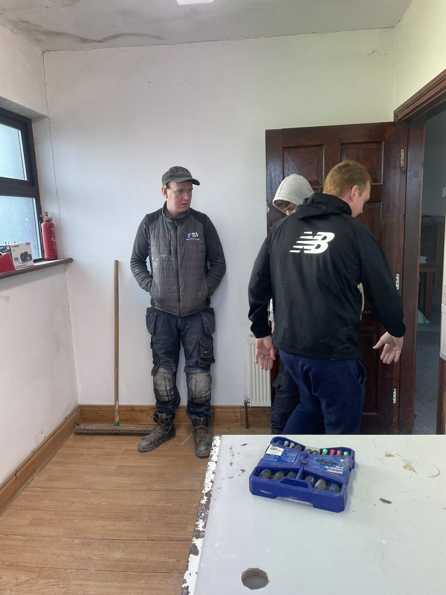 GaaDesmonds's tweet photo. Thanks 🙏🏻 to everyone for supporting the Desmond’s Club, as we start a new chapter in the club’s history ( Showers & Shop) This is where your sponsorship money goes into. All products bought locally and tradesmen are local #ShoplocalStayLocal 🤍💙 https://t.co/HaJE2vw1lL