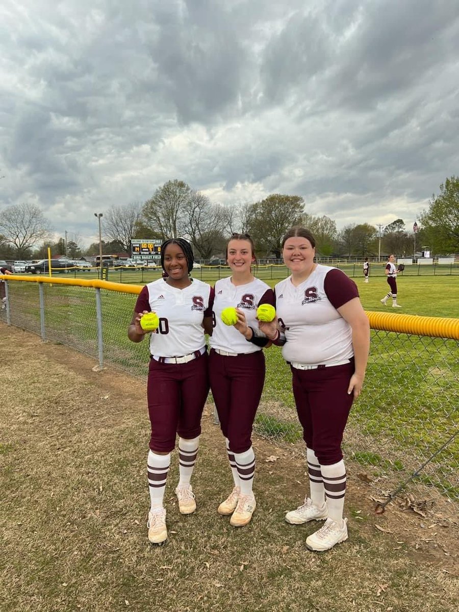 Behind these 3 💣’s and 12 hits as a team Lady Ricebirds beat Warren 14-0! 🥎🥎

<a href="/EmmaBanks2023/">Emma Banks</a> 4 IP, 11 K, 3 BB, 2-3, RBI 

‘26 Kaci Cline HR, 2 RBI
‘24 Addie Seyller 2-3, 2 RBI
<a href="/Laurenspoon2023/">Lauren Spoon</a> HR, 2 RBI
‘26 Mykayla Hale 2-2, 2 RBI
‘24 Ally Anderson HR, 3 RBI