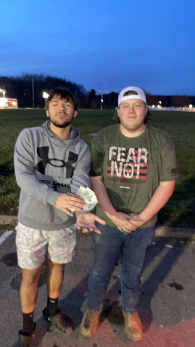 NLsquirttag23's tweet photo. Damian how did you let ryan get you out and hit the spread in the pic😭 different level of disrespect https://t.co/jhmGGzKTQY