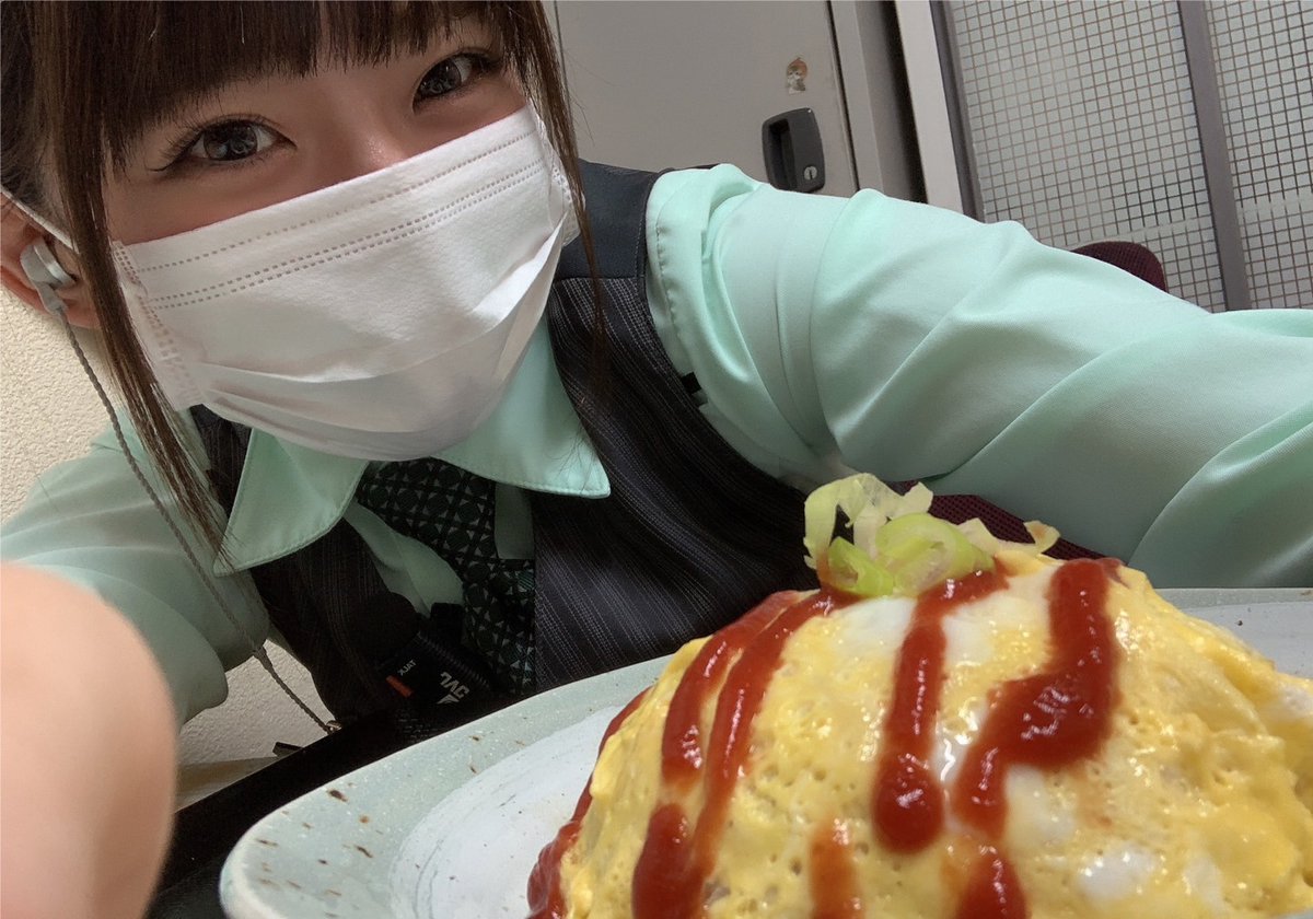 maruhan_tanno's tweet photo. オムと制服と私🍳🐥
ご飯の写真ないってツッコミがはいるので🤫 https://t.co/XUGyCro8rj