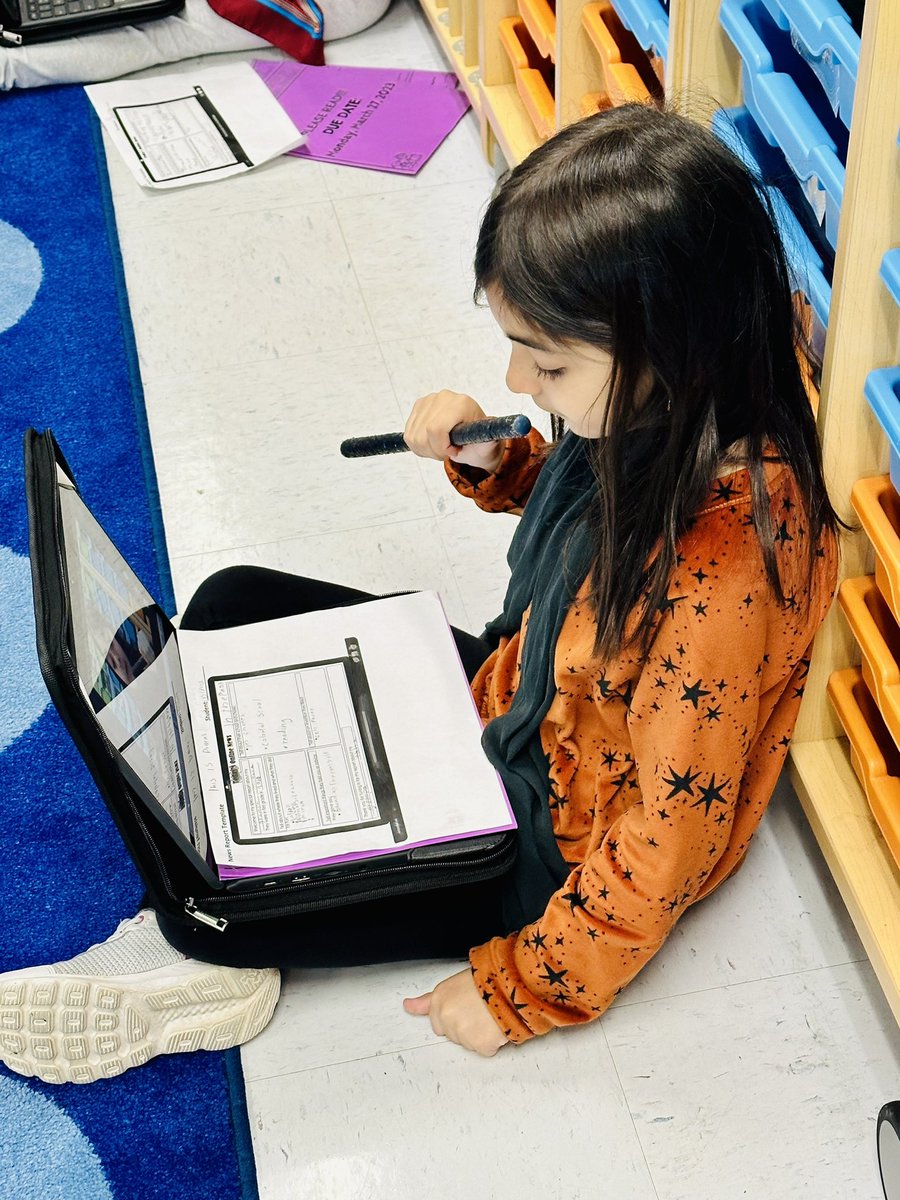 elementarywithB's tweet photo. 🚨📰 BREAKING NEWS 📰🚨
              FROM THE PAST!
Today expert news anchors reported info learned in family oral history interviews 🫶🏻 @NatcherElem #firstiescandoanything #thenandnow https://t.co/sSzc0nFvzJ