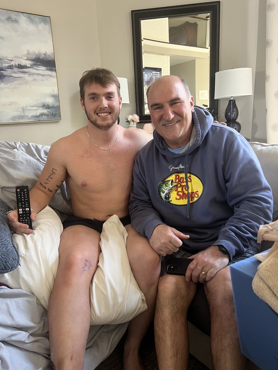 Swung by to see my guy Ty Stylski today. He got injured ⁦⁦<a href="/DaytonFootball/">Dayton Football</a>⁩ practice a couple of days ago.Ty is as gifted a RB ever ⁦<a href="/KFBknights/">Kings Football</a>⁩!He’ll use this obstacle to write an AMAZING story at UD…the great ones always do!Get well young warrior! #startclimbing