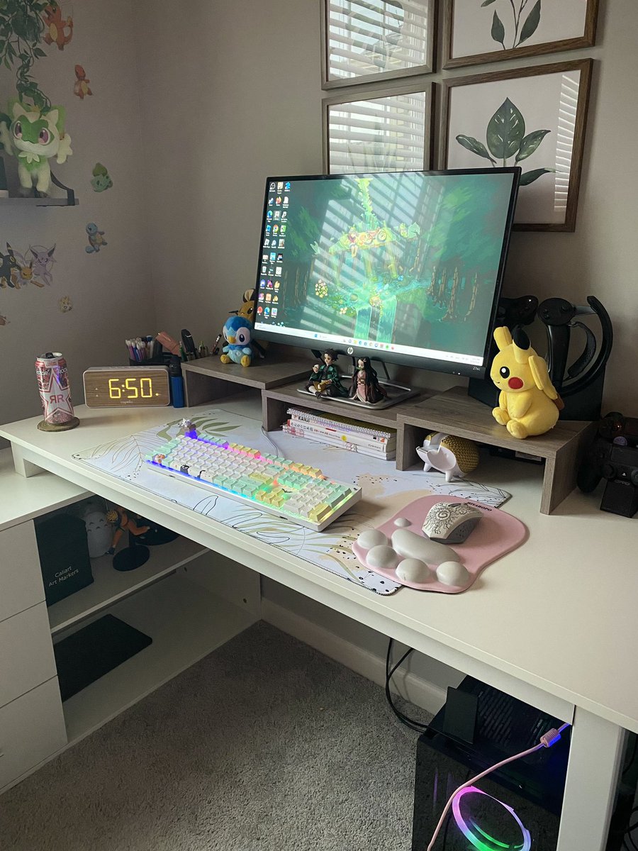 ah.. my setup is finally starting to feel right. I hated my old setup, it was way too claustrophobic I couldn’t get anything done 😅 (Don’t mind all the Pokémon 😂)
#gamingdesk #art #nature #pokemon