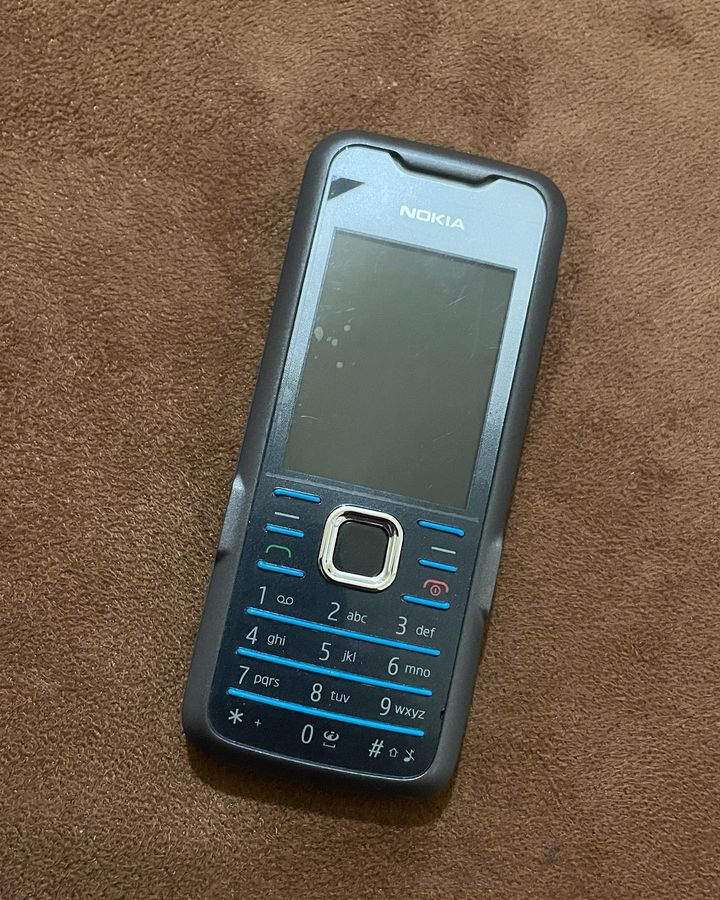The Bearded G🔴⭕ner™ on Twitter "First phone I owned Nokia 7210"