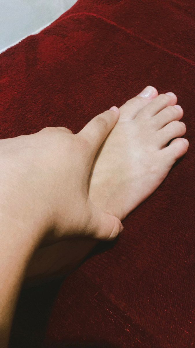 packdo_peziinho's tweet photo. Só no carinho 😏💦
E aí curtiu?

#feet #pes #soles #barefeet #sexyfeet #sola #toes https://t.co/FV4UrMWjwe