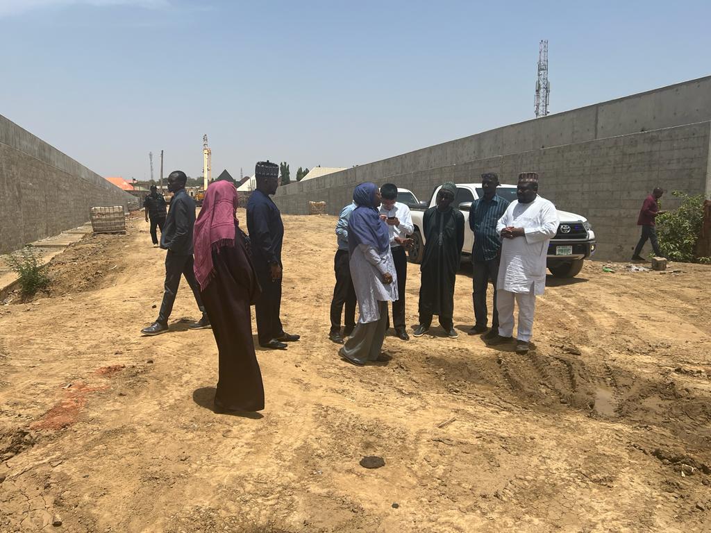 Update from Construction work ongoing at Kabala Costain Linking to Aliyu makama Road Barnawa, Bridge work. MD KADRA, Engineers and Contractors CCECC inspecting the ongoing construction of approach road to connect the completed Kabala Bridge (kabala side). Status: Completion.