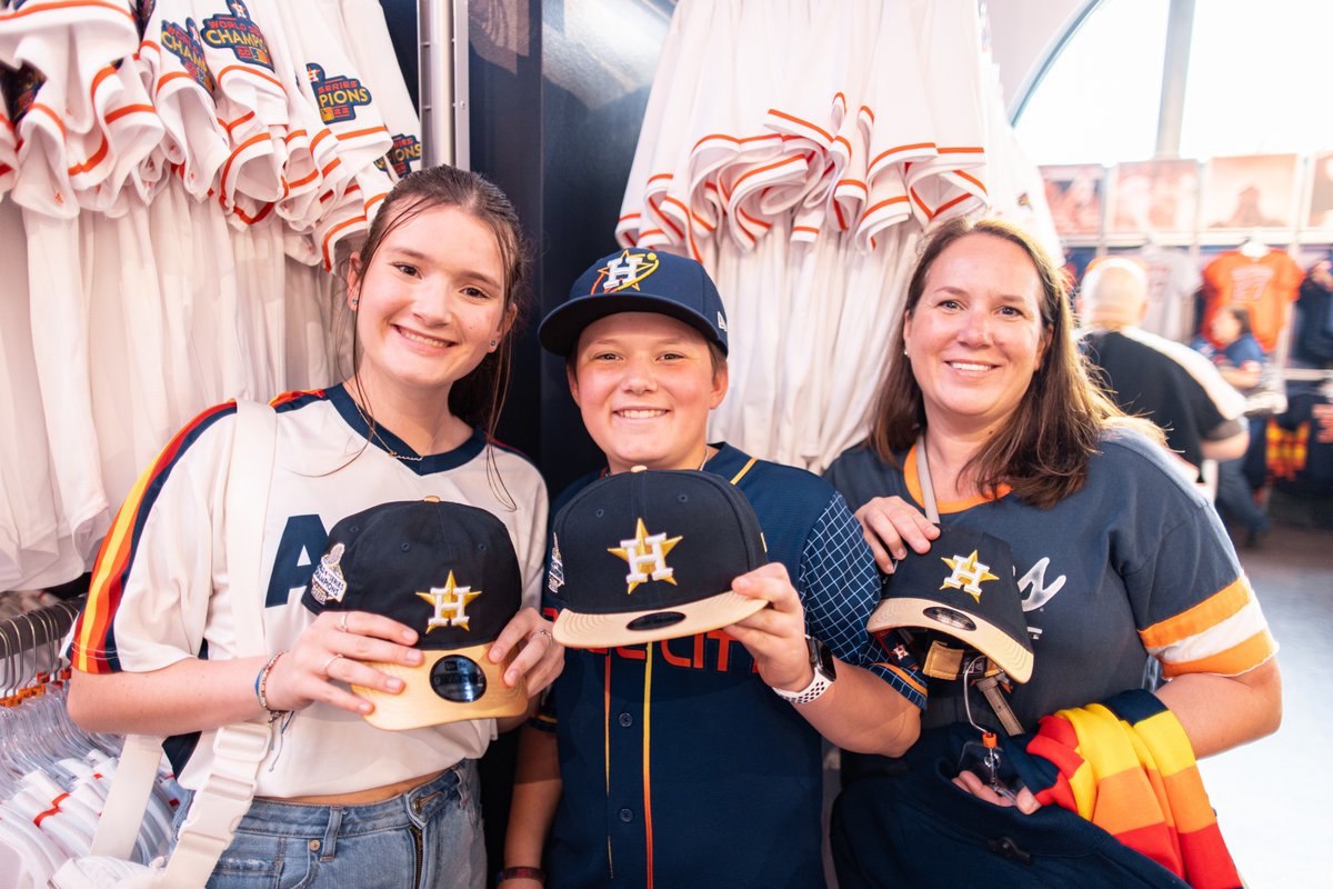 DaikinPark's tweet photo. Check out our new @astros team store in center field! https://t.co/ej2Ow95adq
