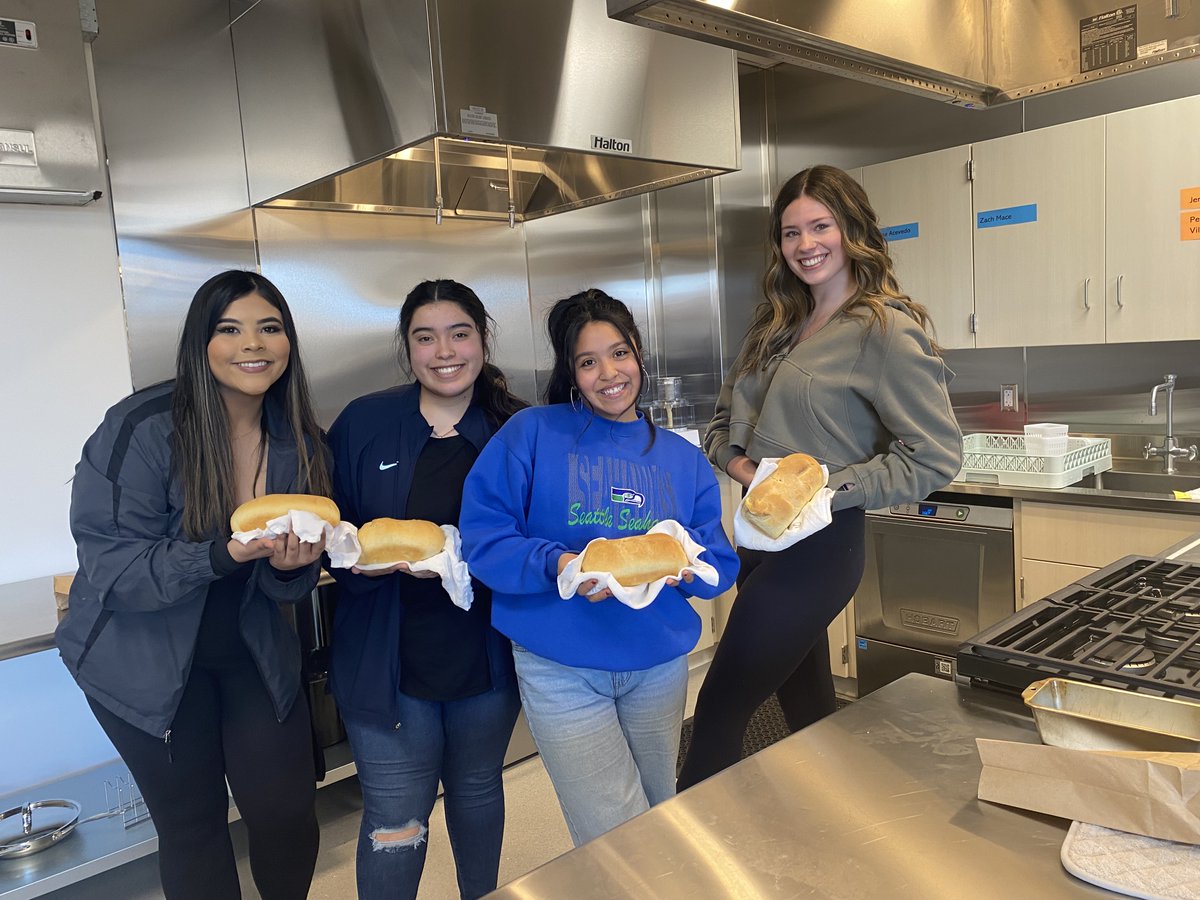 CWU_CEPS's tweet photo. The Intro to Nutrition 240 class has kicked off spring quarter to a solid start in their pie lab! #Nutrition #healthsciences #CEPS #collegeofchoice #pies https://t.co/36Dn9GQYBq