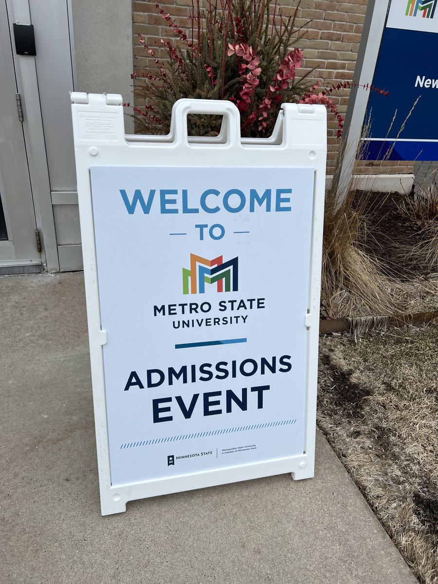 lauraswanson's tweet photo. It’s a bustling start to #MetroStateOpenHouse tonight! It’s so fun to see new faces at ⁦@MetroStateU⁩! https://t.co/Xo23CgzJVb