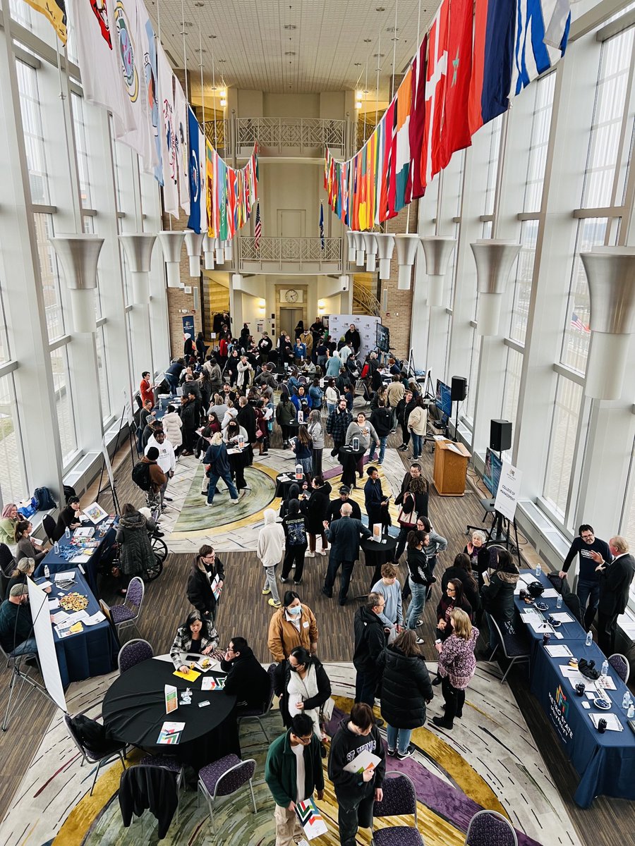 lauraswanson's tweet photo. It’s a bustling start to #MetroStateOpenHouse tonight! It’s so fun to see new faces at ⁦@MetroStateU⁩! https://t.co/Xo23CgzJVb