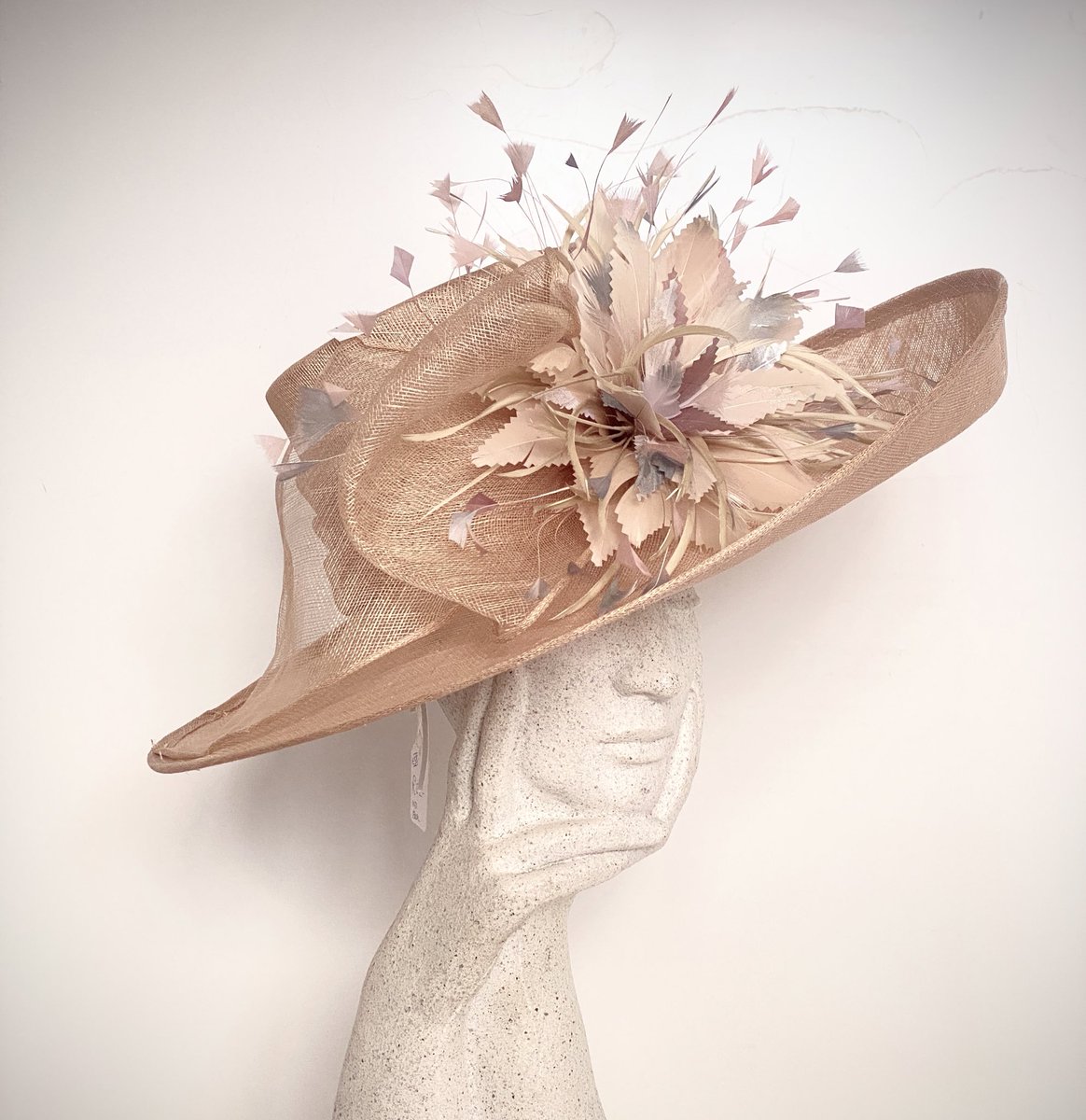 Reworked form an unwanted hat. Ready to be loved again 🤎

#hats #wedding #motherofthebride #wedding #weddingoutfit #inspo