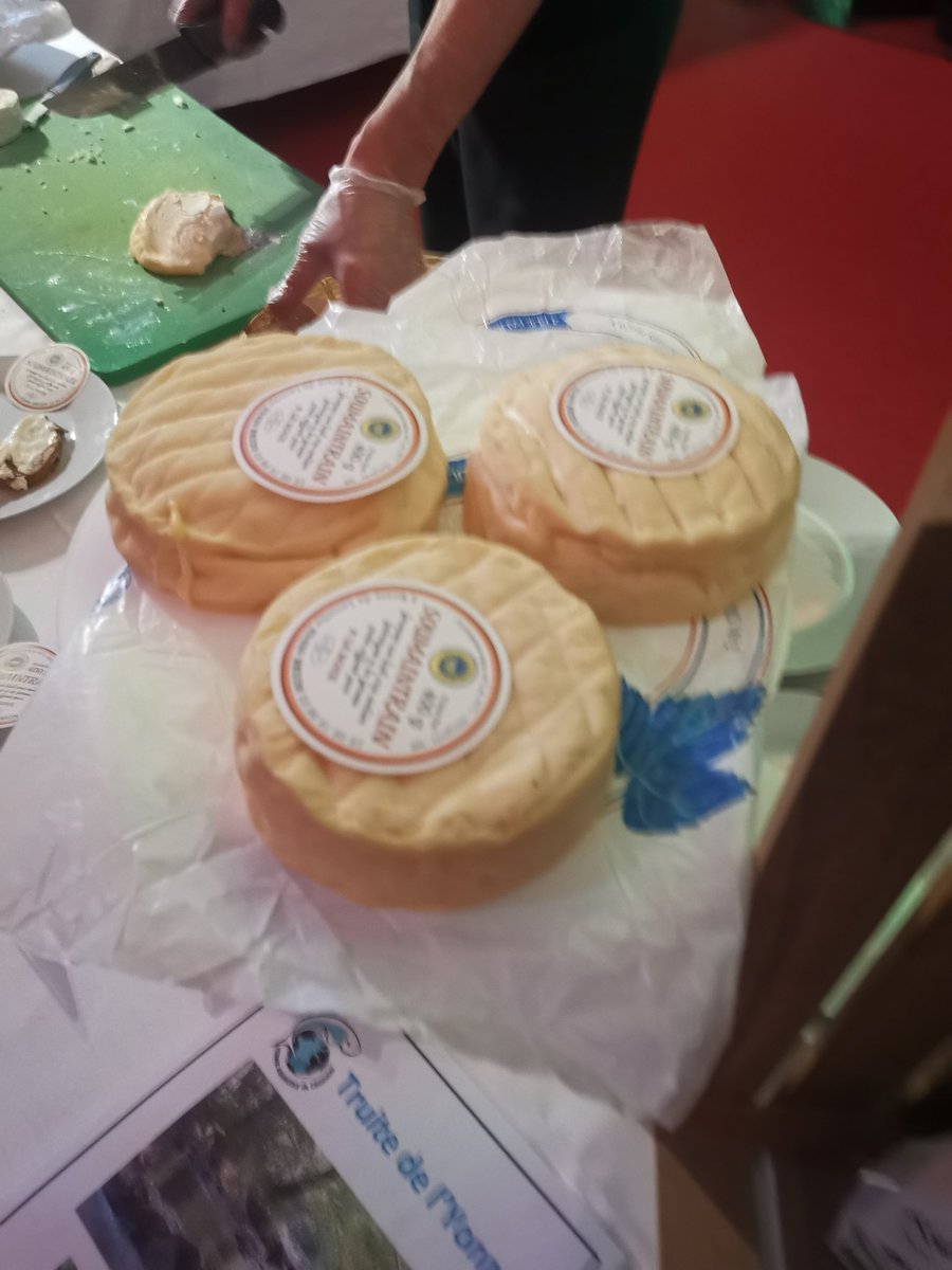 Veaulin1's tweet photo. Belle soirée pour l'#agriculture icaunais avec la remise des prix des #tropheeagri89
9 agriculteurs agricultrices collectifs récompensés 🏆 !
Merci à @lyonne_fr et les opa  pour cette grande soirée !

#fragtw #yonne #agri 

Félicitations Laure 👏@Epione2 https://t.co/dR3dUAfewR
