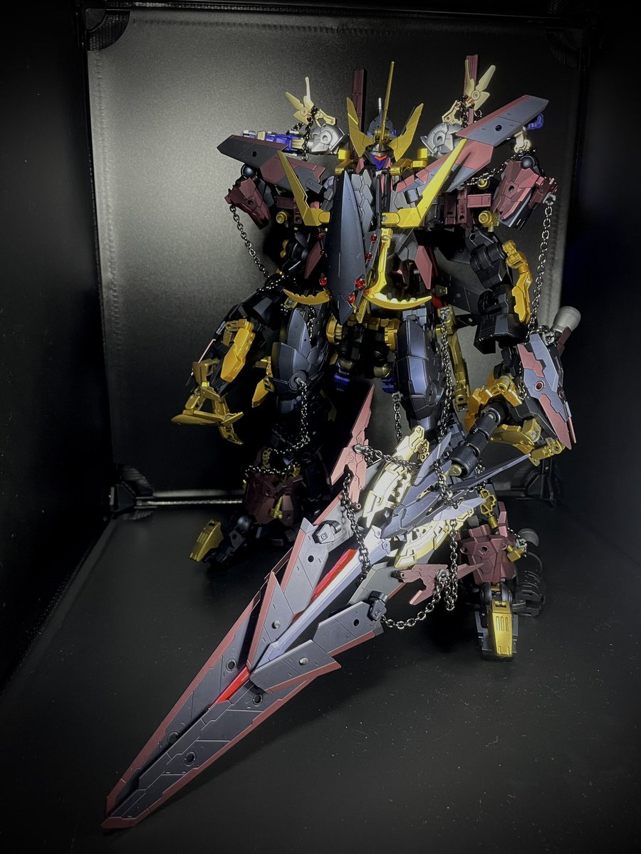 mamebato1119's tweet photo. 「冬騎士 フィンブル」
「終焉獣 ラグナロク」
ViSiTor討伐の為、秘密裏に開発が行われた2機の機体。
「終焉獣 ラグナロク」は、「冬騎士 フィンブル」を贄とし、自らの“コア”として吸収する事で「終焉騎士 オーバーラップ=ラグナロク」へと姿を変える。
#30MMSSW
#30MMマクシオン軍 https://t.co/ONZfkEn6A8