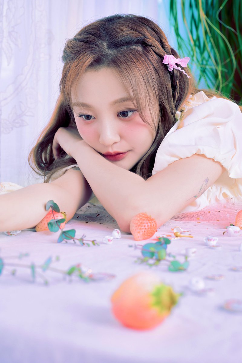 Bol4Colombia's tweet photo. ❁사랑.zip❁
30/03/2023
•••
Teasers del primer track del próximo mini album de BOL4.
•••
#볼빨간사춘기 #BOL4 #BOL4_Seoul 
#Love_story #Seoul #아름다운_건 #In_the_mirror #별 https://t.co/yMZ0J7Z7ID