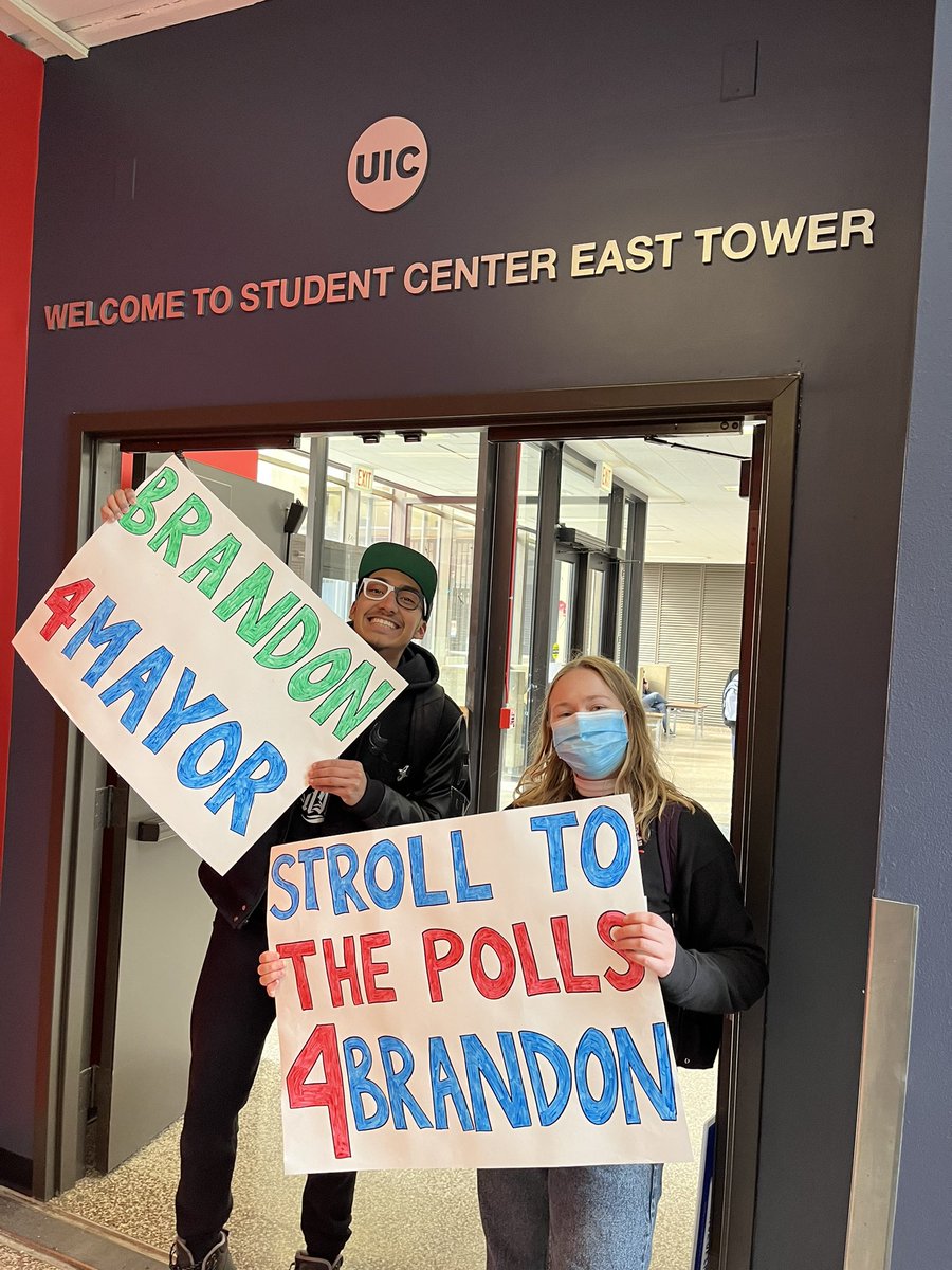 Students4Brand's tweet photo. Photos from the UIC Stroll to the Polls! You can still vote on campus in SCE until April 6! @Brandon4Chicago #BrandonIsBetter https://t.co/jISHobAdnS