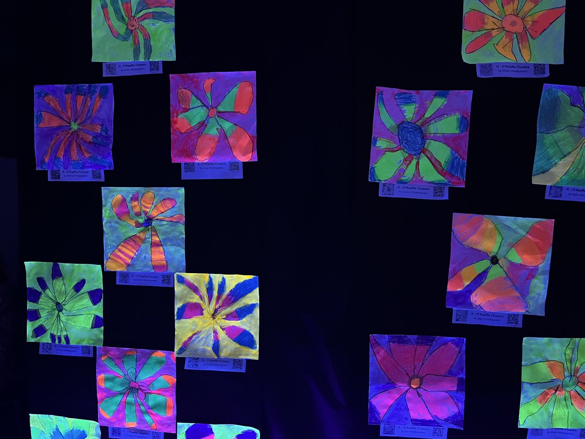 stepharillo's tweet image. Awesome Art Show happening now ⁦@CFELISD⁩! A special shout out to ⁦@Foundation4LISD⁩ for the ability to have the Glow Gallery, very cool! Great job ⁦@MrsAllensART⁩ and Clear Fork staff! #UnlockingPotential