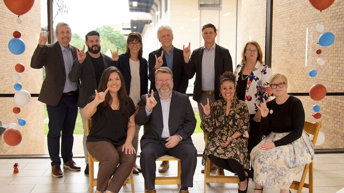 Put your #hornsup for our 11 COE faculty members receiving promotions and tenure! We were #longhornproud to celebrate and recognize all of their accomplishments during yesterday's reception. Join us in congratulating them: bit.ly/3M5gLsh #hookem 🤘