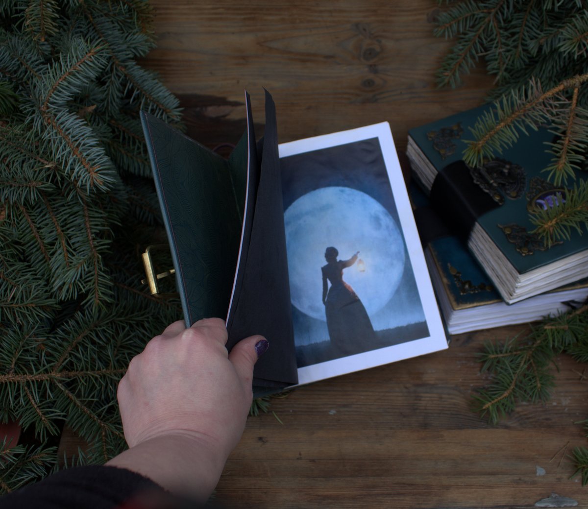 MemoryKeeper9's tweet image. Witches book of shadows
Charming and mysterious book of mysteries in a genuine leather cover
 etsy.me/3TZow4M 
#memorykeeping #modernmemorykeeping #documentyourdays #travelersnotebook #papercraft #papercrafting #journal #tellyourstory #aliedwardsdesigninc #craftthestory