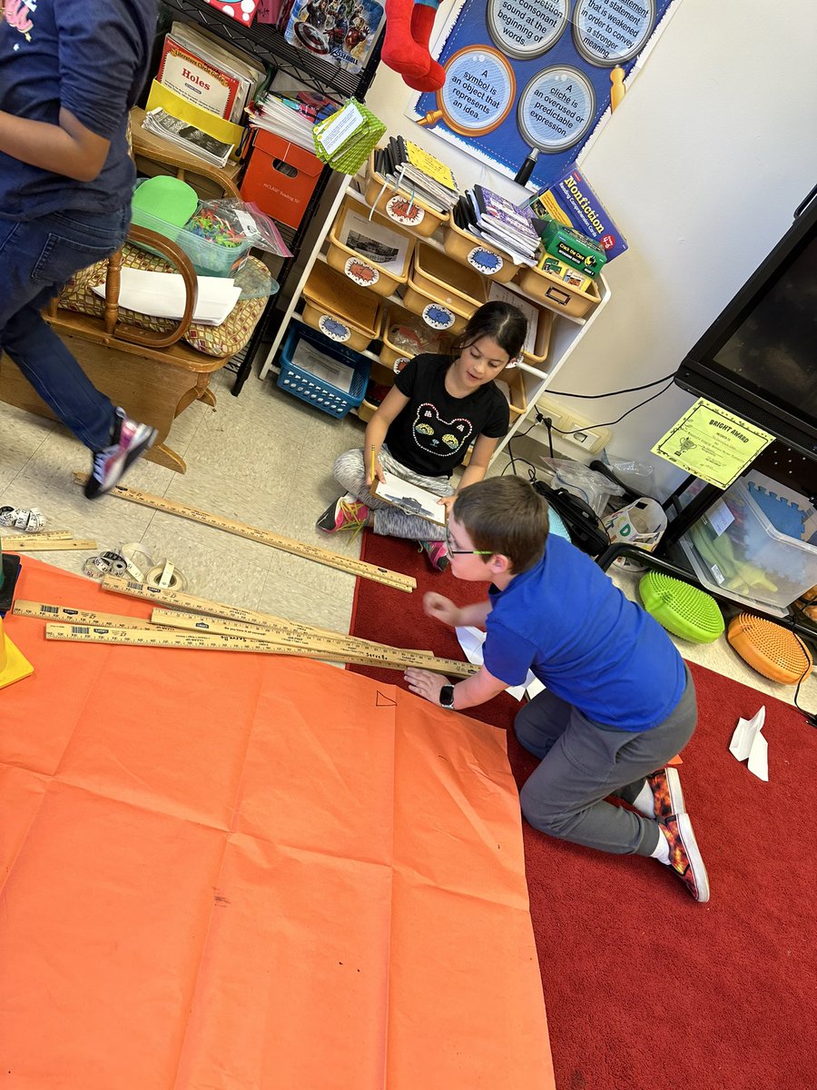 HildaServello's tweet photo. @SedgeGardenES measuring fun! https://t.co/3hRVBKcI1i