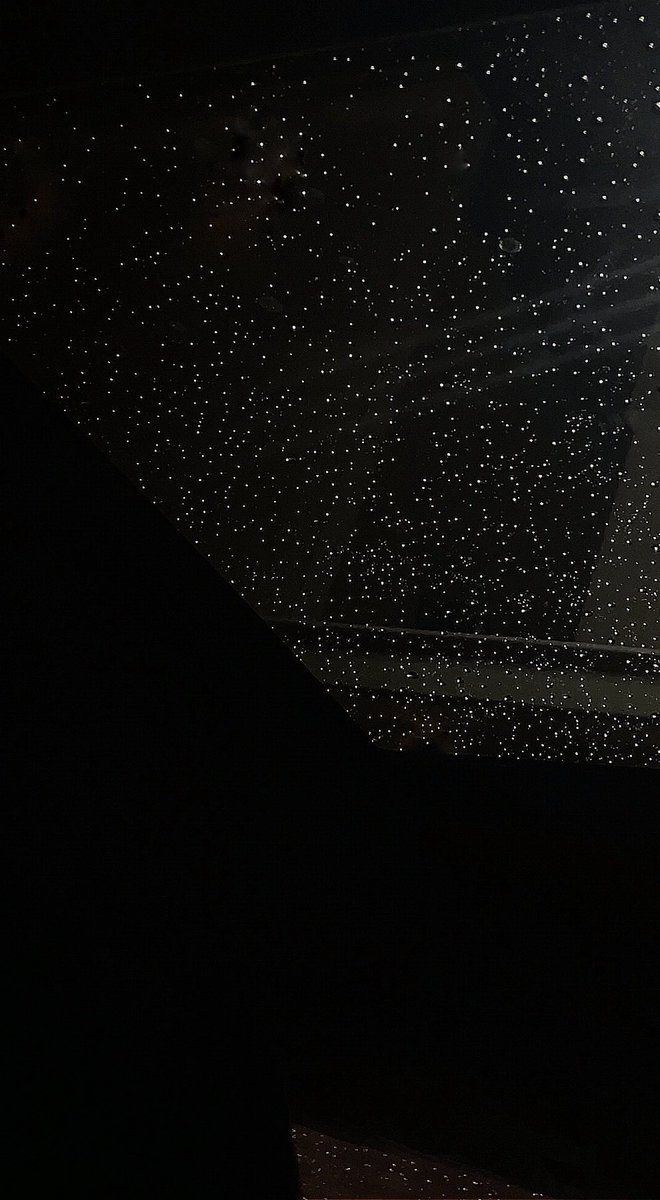 menme4n's tweet photo. The rain is like stars https://t.co/rUHj3ylsNM