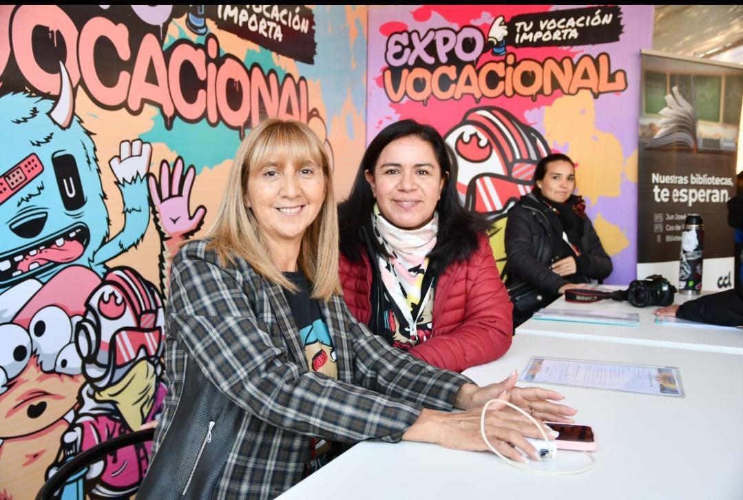 ecydense's tweet photo. Hermosa y productiva primera jornada de #ExpovocacionalNqn en Rincón de los Sauces !
Empezamos l #GiraProvincial que comprende el montaje de la muestra educativa más importante de la Patagonia en seis localidades de nuestra provincia! https://t.co/cCg0u7zCzc