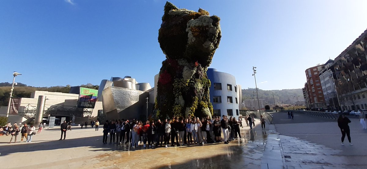 institutmvm's tweet photo. Ultim dia del viatge de final d'etapa de 4tESO a Cantabria de l'@institutmvm. Hem visitat Bilbao i els voltants del @MuseoGuggenheim. Poc abans d'acabar el dia hem arribat a casa! https://t.co/iyCRZXTuBB
